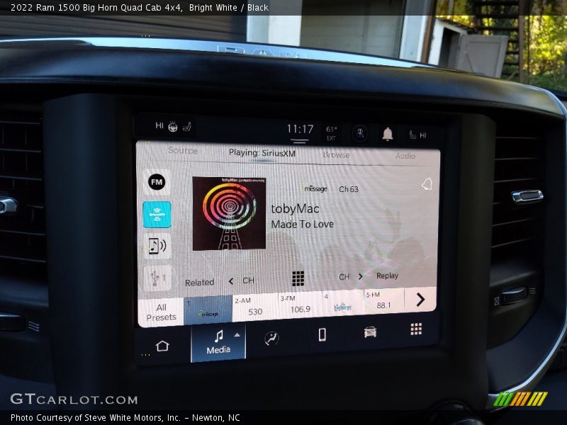 Bright White / Black 2022 Ram 1500 Big Horn Quad Cab 4x4