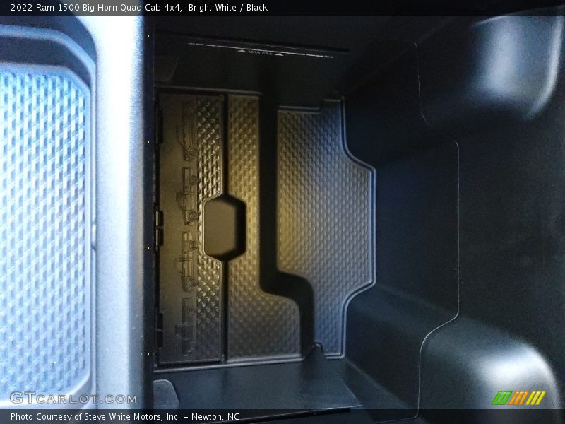 Bright White / Black 2022 Ram 1500 Big Horn Quad Cab 4x4