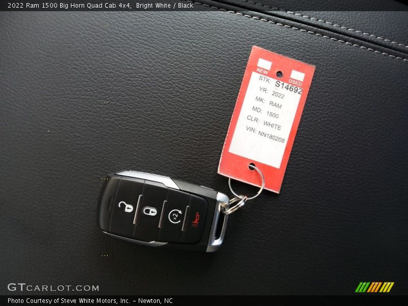 Bright White / Black 2022 Ram 1500 Big Horn Quad Cab 4x4