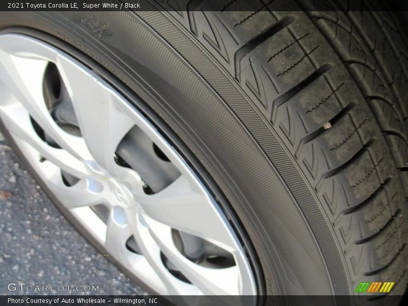 Super White / Black 2021 Toyota Corolla LE