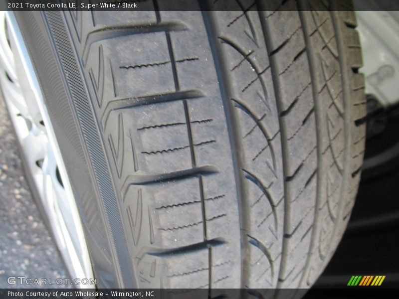 Super White / Black 2021 Toyota Corolla LE