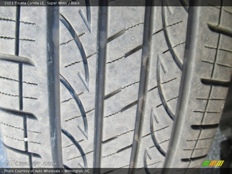 Super White / Black 2021 Toyota Corolla LE