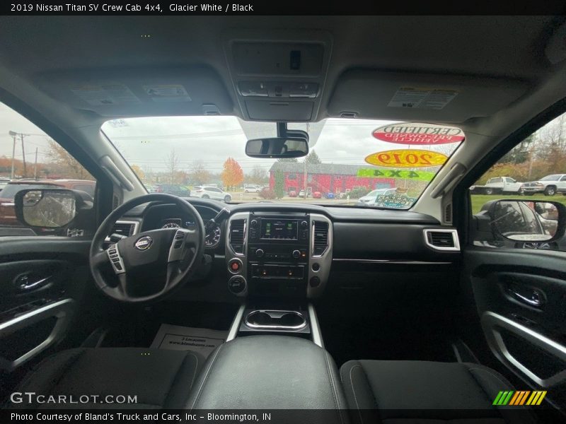 Glacier White / Black 2019 Nissan Titan SV Crew Cab 4x4