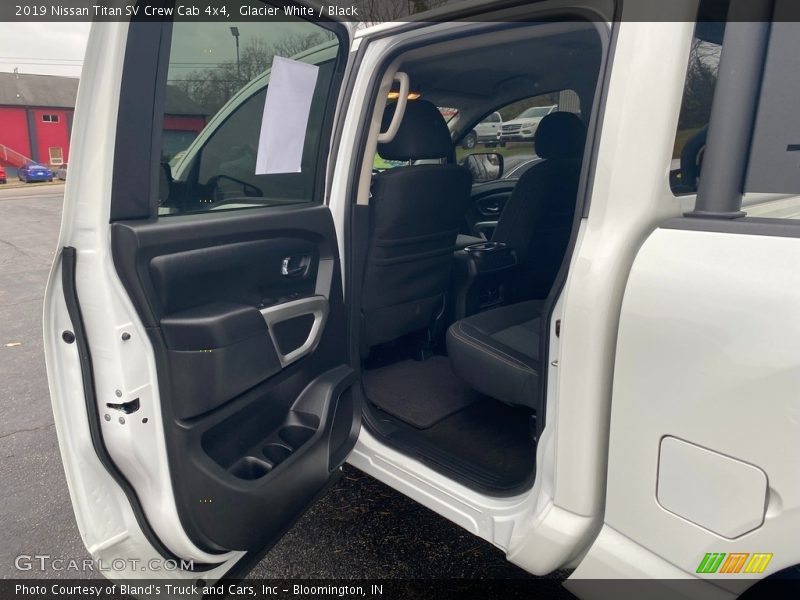 Glacier White / Black 2019 Nissan Titan SV Crew Cab 4x4