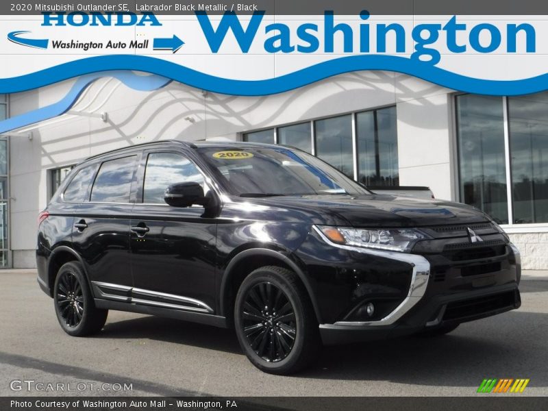 Labrador Black Metallic / Black 2020 Mitsubishi Outlander SE