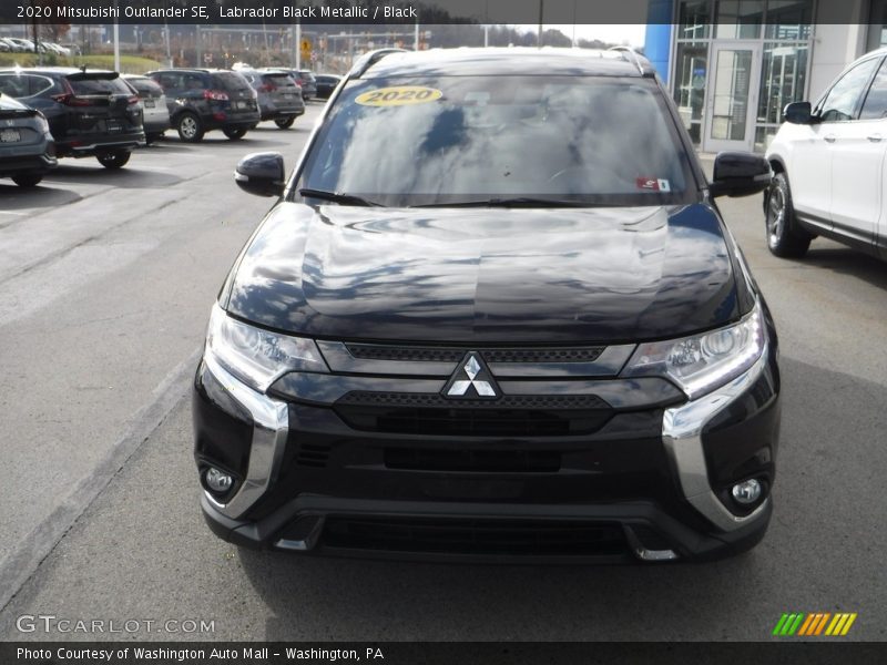 Labrador Black Metallic / Black 2020 Mitsubishi Outlander SE