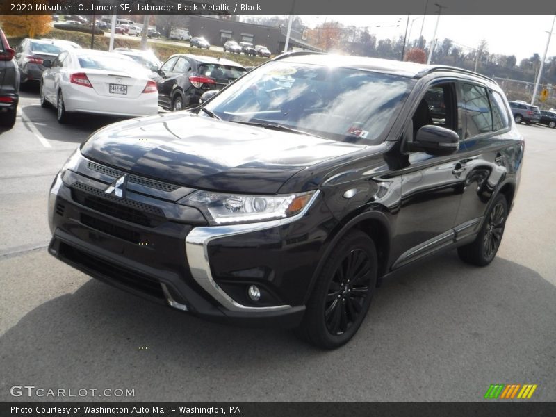 Labrador Black Metallic / Black 2020 Mitsubishi Outlander SE