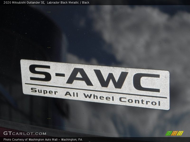 Labrador Black Metallic / Black 2020 Mitsubishi Outlander SE