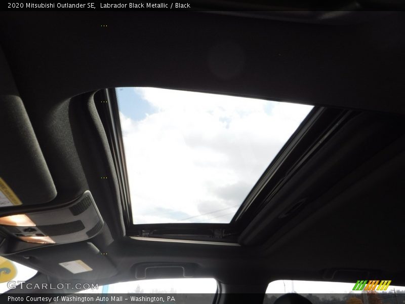 Labrador Black Metallic / Black 2020 Mitsubishi Outlander SE