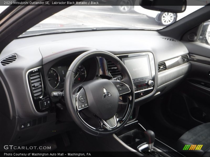 Labrador Black Metallic / Black 2020 Mitsubishi Outlander SE