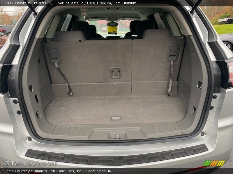 Silver Ice Metallic / Dark Titanium/Light Titanium 2017 Chevrolet Traverse LS