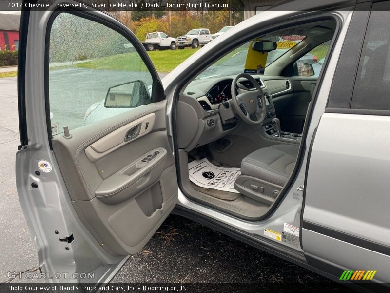 Silver Ice Metallic / Dark Titanium/Light Titanium 2017 Chevrolet Traverse LS