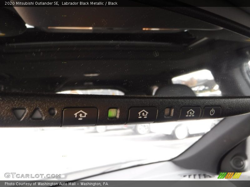 Labrador Black Metallic / Black 2020 Mitsubishi Outlander SE