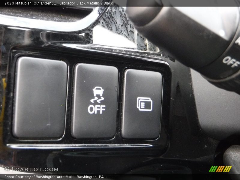 Labrador Black Metallic / Black 2020 Mitsubishi Outlander SE