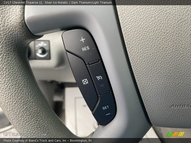 Silver Ice Metallic / Dark Titanium/Light Titanium 2017 Chevrolet Traverse LS
