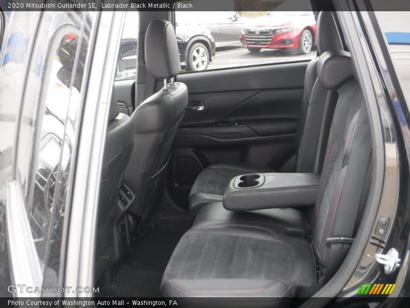 Labrador Black Metallic / Black 2020 Mitsubishi Outlander SE