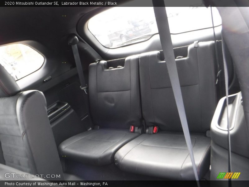 Labrador Black Metallic / Black 2020 Mitsubishi Outlander SE