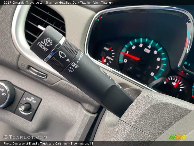 Silver Ice Metallic / Dark Titanium/Light Titanium 2017 Chevrolet Traverse LS