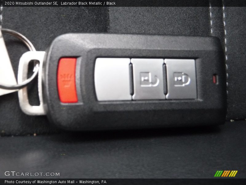 Labrador Black Metallic / Black 2020 Mitsubishi Outlander SE