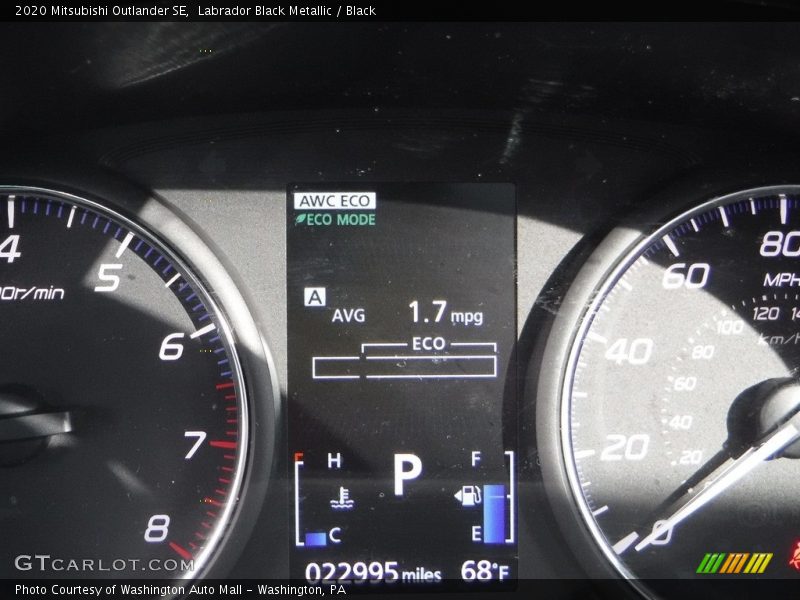 Labrador Black Metallic / Black 2020 Mitsubishi Outlander SE