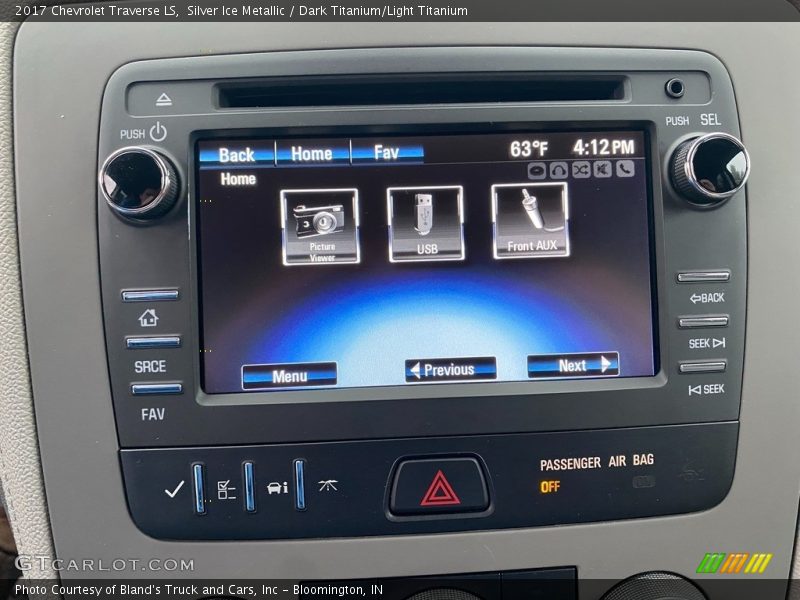 Silver Ice Metallic / Dark Titanium/Light Titanium 2017 Chevrolet Traverse LS