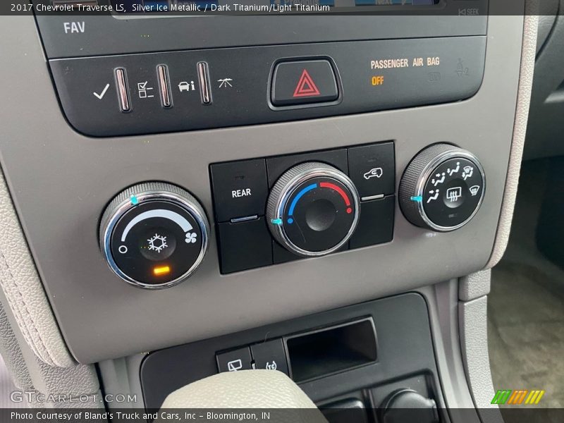 Silver Ice Metallic / Dark Titanium/Light Titanium 2017 Chevrolet Traverse LS