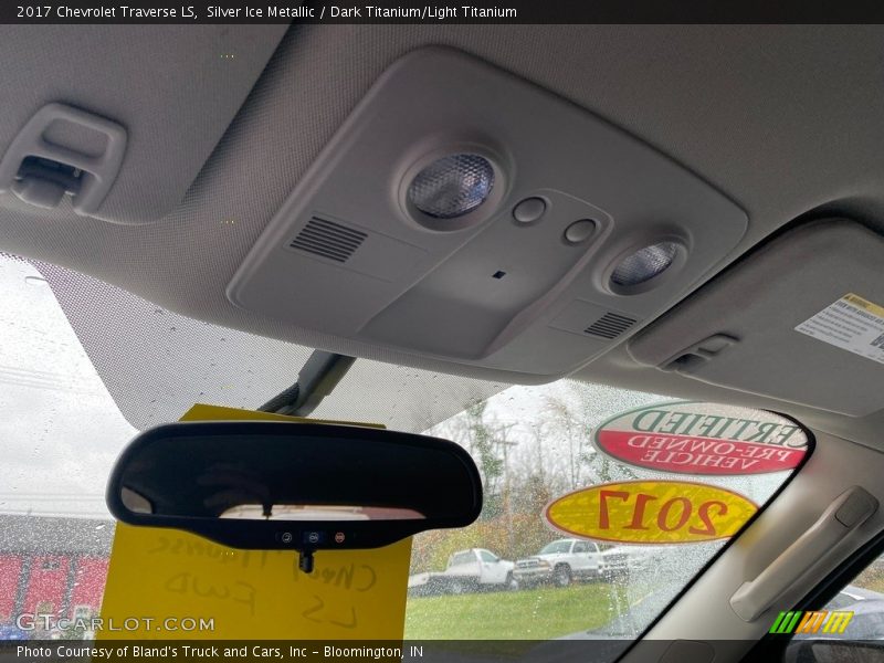 Silver Ice Metallic / Dark Titanium/Light Titanium 2017 Chevrolet Traverse LS