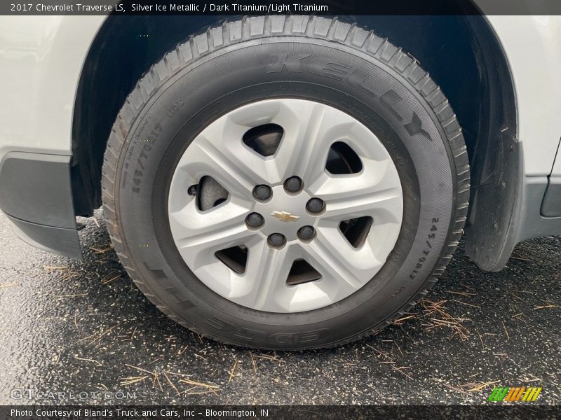 Silver Ice Metallic / Dark Titanium/Light Titanium 2017 Chevrolet Traverse LS