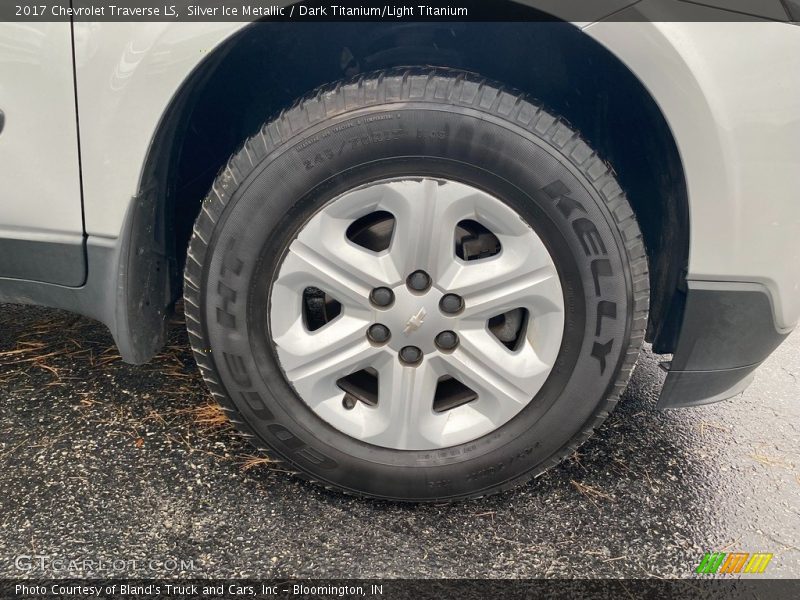 Silver Ice Metallic / Dark Titanium/Light Titanium 2017 Chevrolet Traverse LS