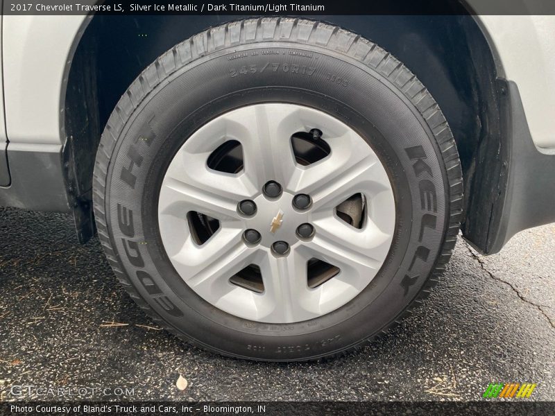 Silver Ice Metallic / Dark Titanium/Light Titanium 2017 Chevrolet Traverse LS