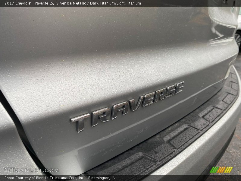 Silver Ice Metallic / Dark Titanium/Light Titanium 2017 Chevrolet Traverse LS