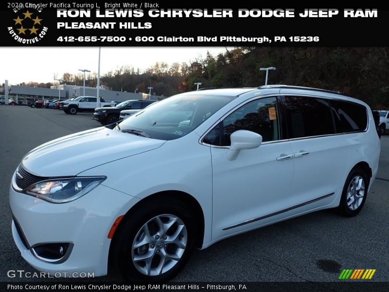 Bright White / Black 2020 Chrysler Pacifica Touring L