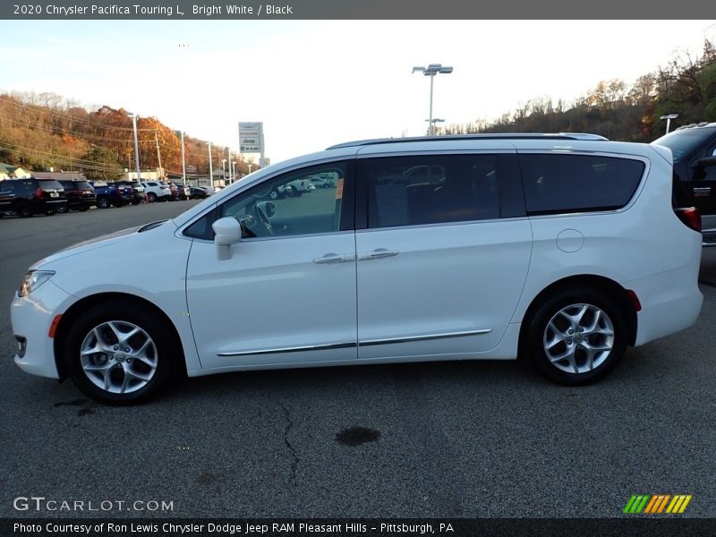 Bright White / Black 2020 Chrysler Pacifica Touring L