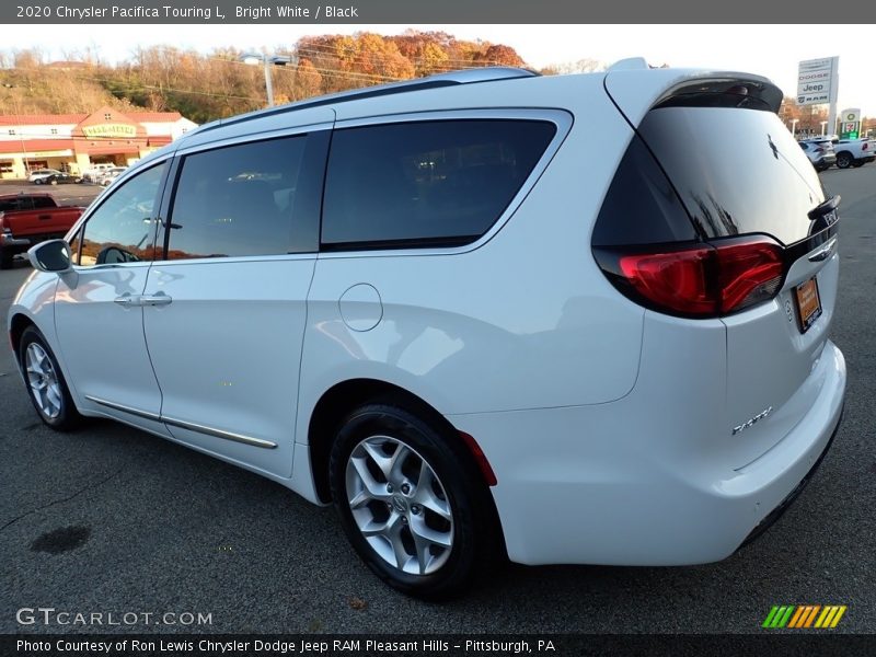 Bright White / Black 2020 Chrysler Pacifica Touring L