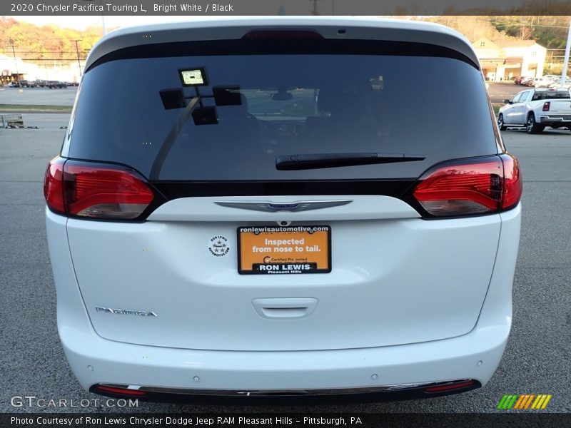 Bright White / Black 2020 Chrysler Pacifica Touring L