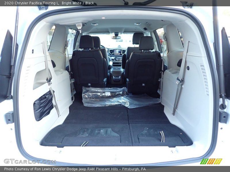 Bright White / Black 2020 Chrysler Pacifica Touring L