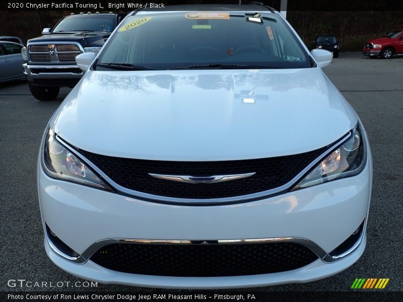 Bright White / Black 2020 Chrysler Pacifica Touring L