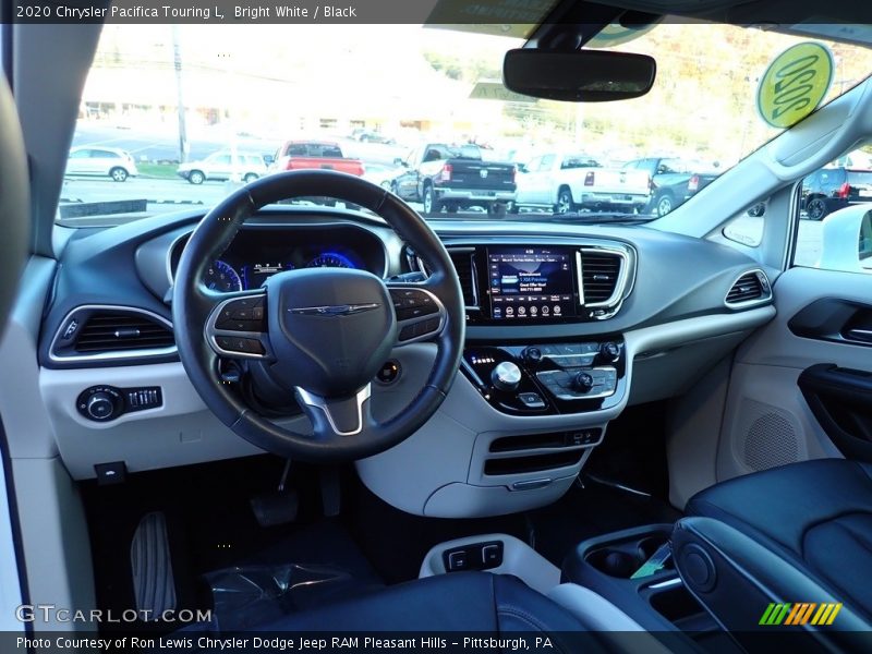 Bright White / Black 2020 Chrysler Pacifica Touring L