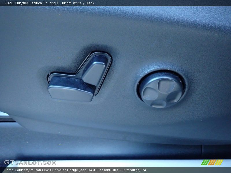 Bright White / Black 2020 Chrysler Pacifica Touring L