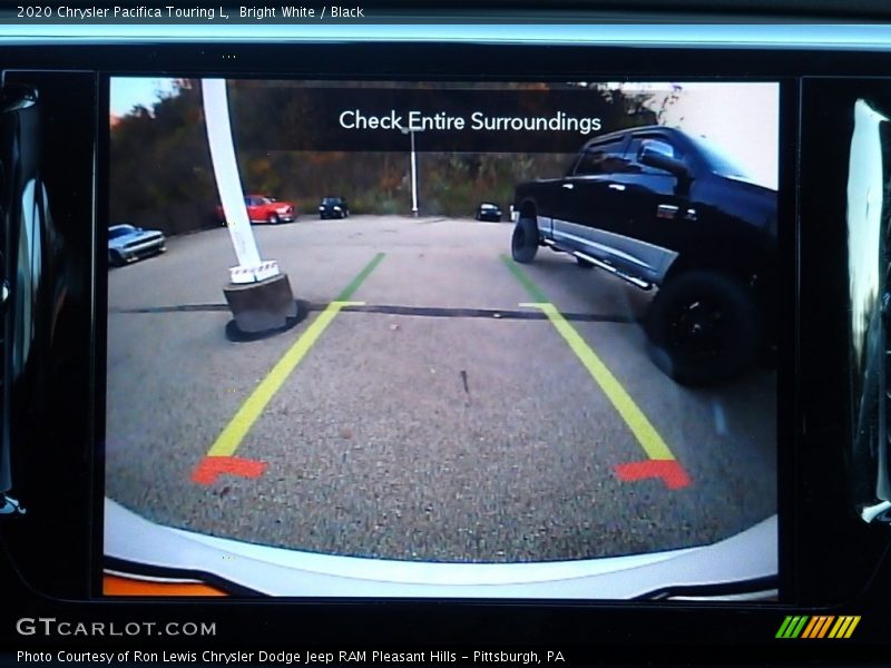 Bright White / Black 2020 Chrysler Pacifica Touring L
