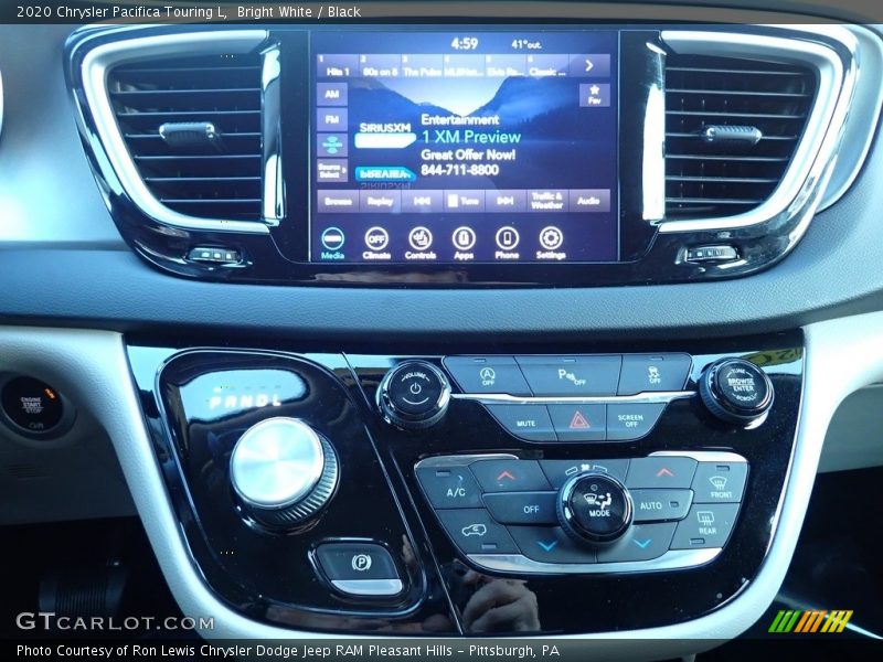 Bright White / Black 2020 Chrysler Pacifica Touring L