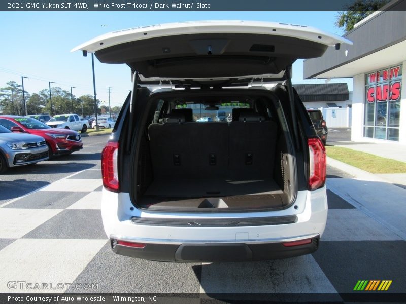 White Frost Tricoat / Dark Walnut/­Slate 2021 GMC Yukon SLT 4WD