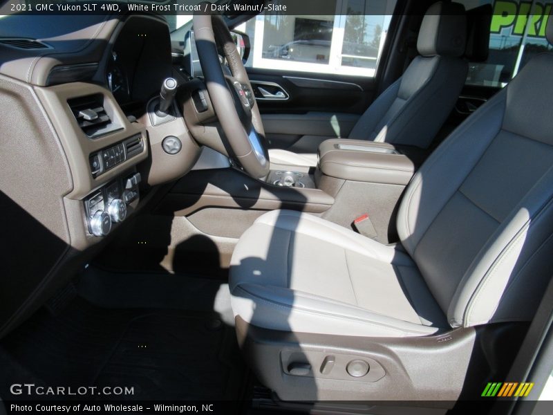 White Frost Tricoat / Dark Walnut/­Slate 2021 GMC Yukon SLT 4WD