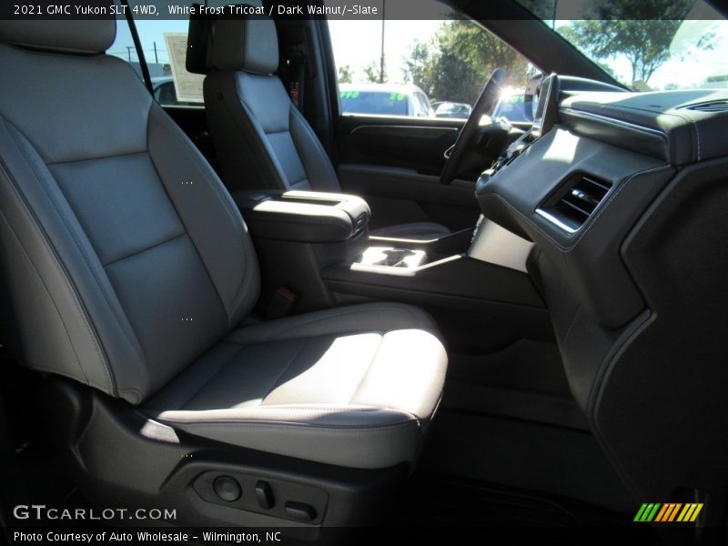 White Frost Tricoat / Dark Walnut/­Slate 2021 GMC Yukon SLT 4WD