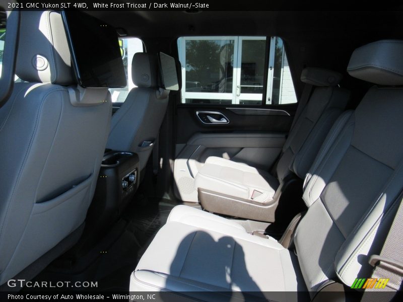 White Frost Tricoat / Dark Walnut/­Slate 2021 GMC Yukon SLT 4WD