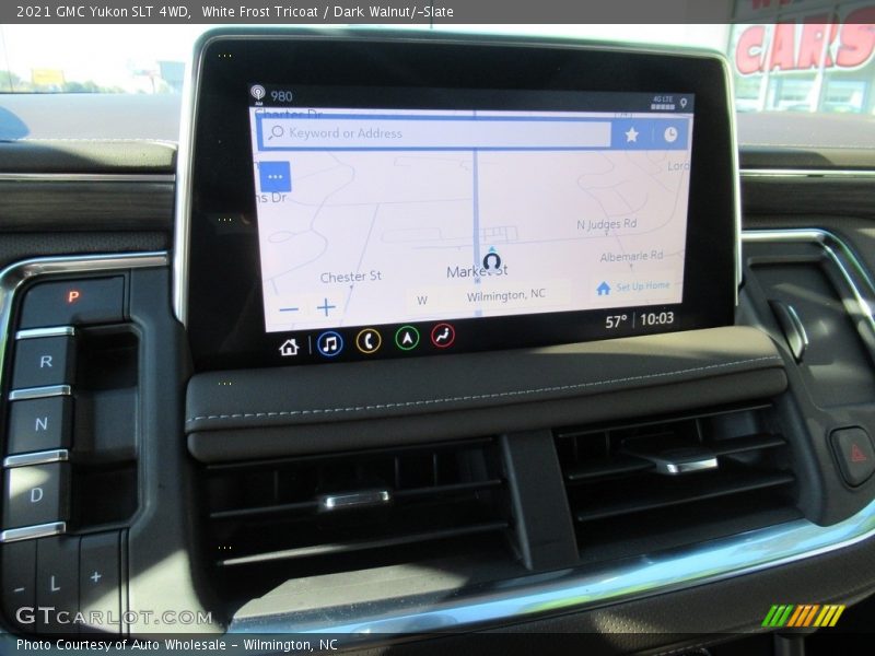White Frost Tricoat / Dark Walnut/­Slate 2021 GMC Yukon SLT 4WD