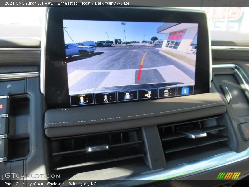 White Frost Tricoat / Dark Walnut/­Slate 2021 GMC Yukon SLT 4WD