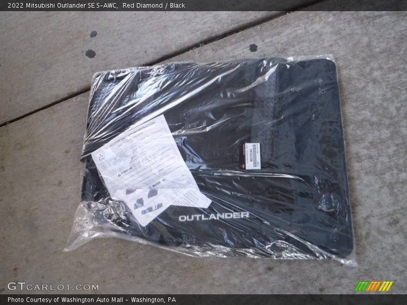 Red Diamond / Black 2022 Mitsubishi Outlander SE S-AWC
