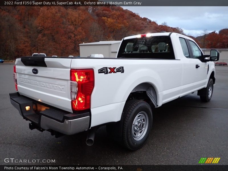 Oxford White / Medium Earth Gray 2022 Ford F350 Super Duty XL SuperCab 4x4