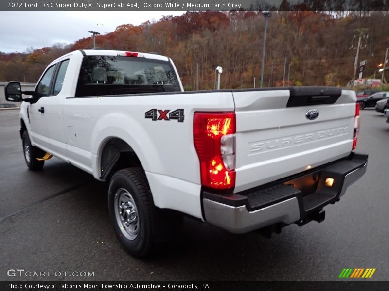 Oxford White / Medium Earth Gray 2022 Ford F350 Super Duty XL SuperCab 4x4